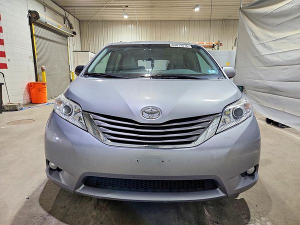2017 TOYOTA SIENNA