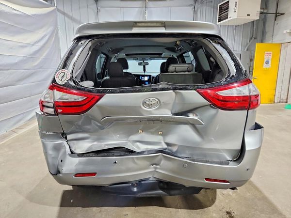 2017 TOYOTA SIENNA
