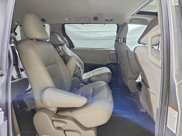 2017 TOYOTA SIENNA