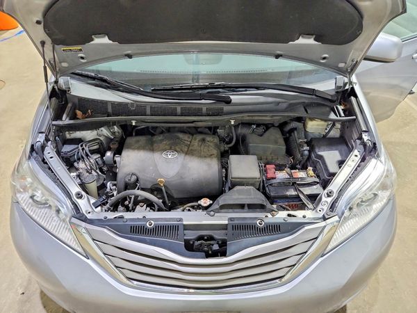 2017 TOYOTA SIENNA