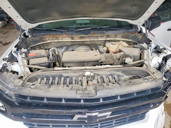 2021 CHEVROLET SILVERADO RST — Engine bay