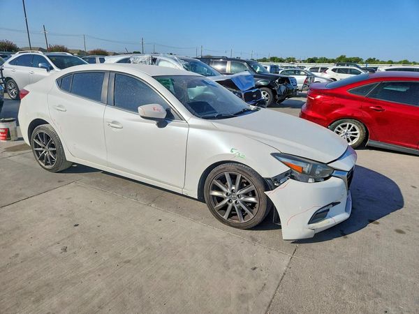 2018 MAZDA 3 Touring