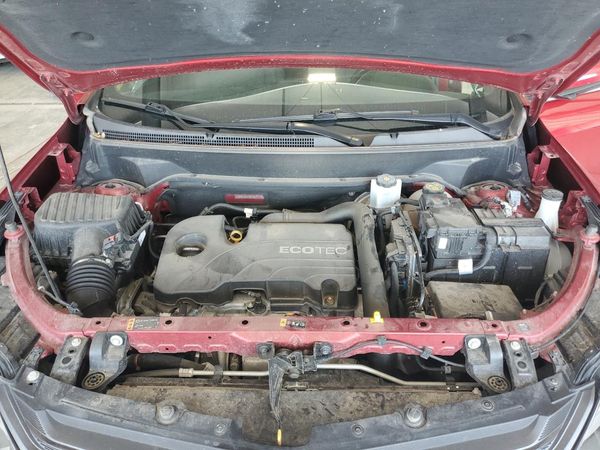 2018 CHEVROLET EQUINOX LT (1LT) — Engine bay