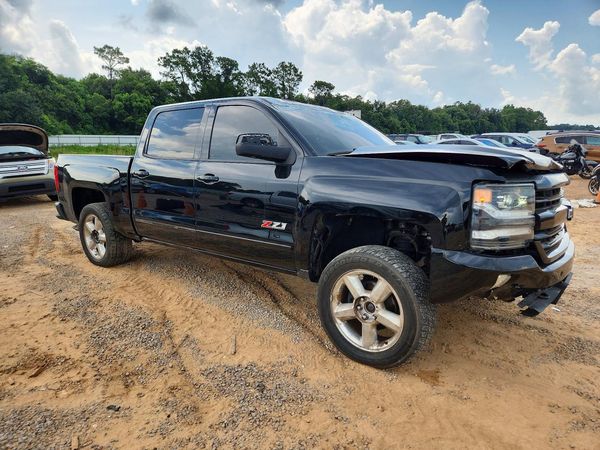 2018 CHEVROLET SILVERADO LTZ — Passenger 3/4