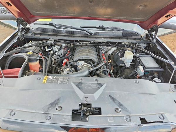 2018 CHEVROLET SILVERADO LTZ — Engine bay