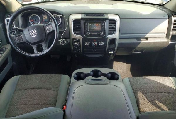 2014 RAM 1500 SLT QUAD CAB 4X4