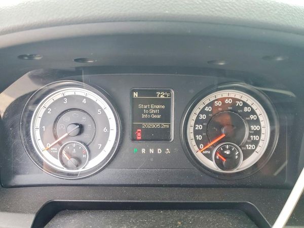 2014 RAM 1500 SLT QUAD CAB 4X4