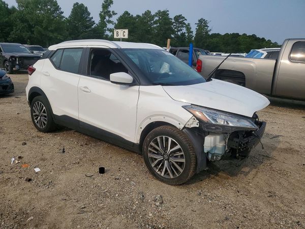 2021 NISSAN KICKS