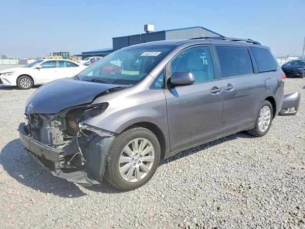 2013 TOYOTA SIENNA