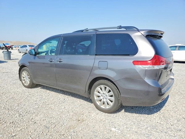 2013 TOYOTA SIENNA