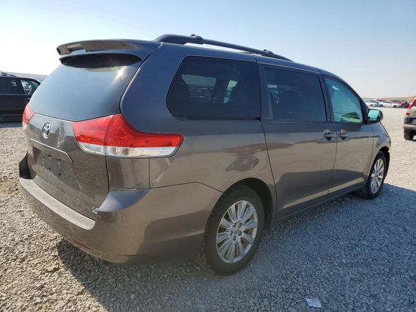 2013 TOYOTA SIENNA