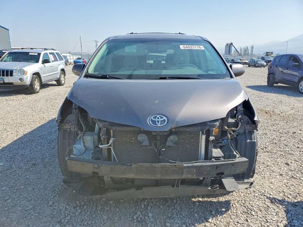 2013 TOYOTA SIENNA