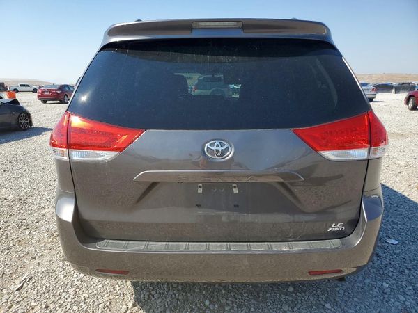2013 TOYOTA SIENNA