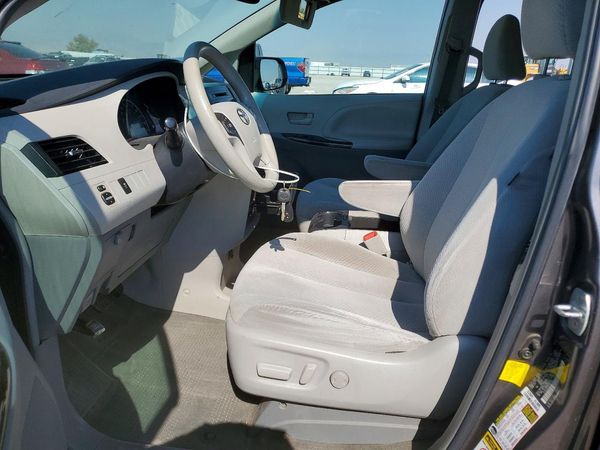 2013 TOYOTA SIENNA