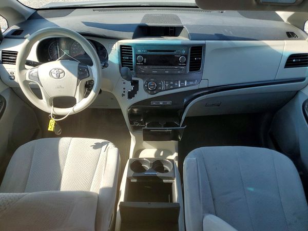 2013 TOYOTA SIENNA