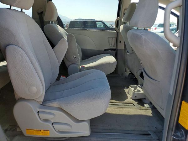 2013 TOYOTA SIENNA