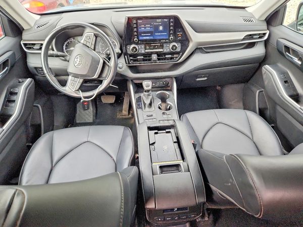 2022 TOYOTA HIGHLANDER XLE