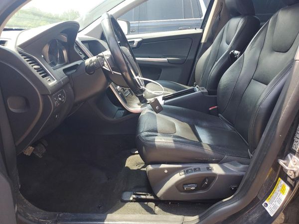 2015 VOLVO XC60 Premier (non R design)