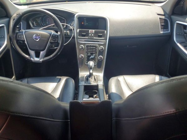 2015 VOLVO XC60 Premier (non R design)
