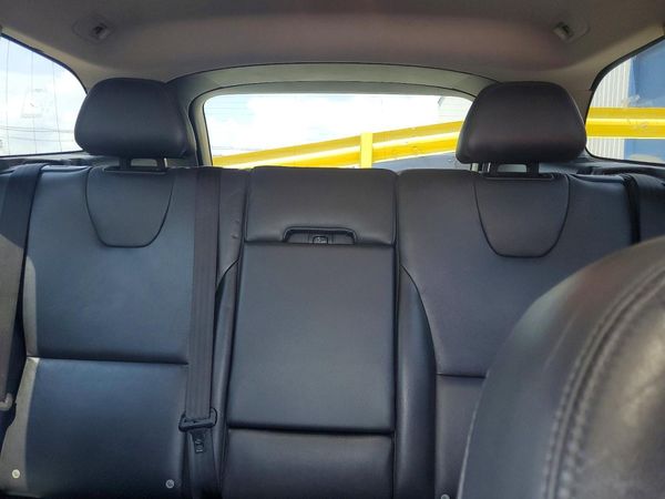 2015 VOLVO XC60 Premier (non R design)