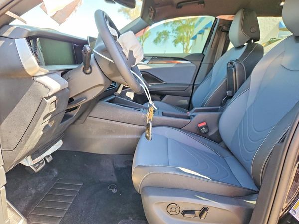 2026 VOLKSWAGEN TIGUAN 4Motion SE R-Line Black — DENT