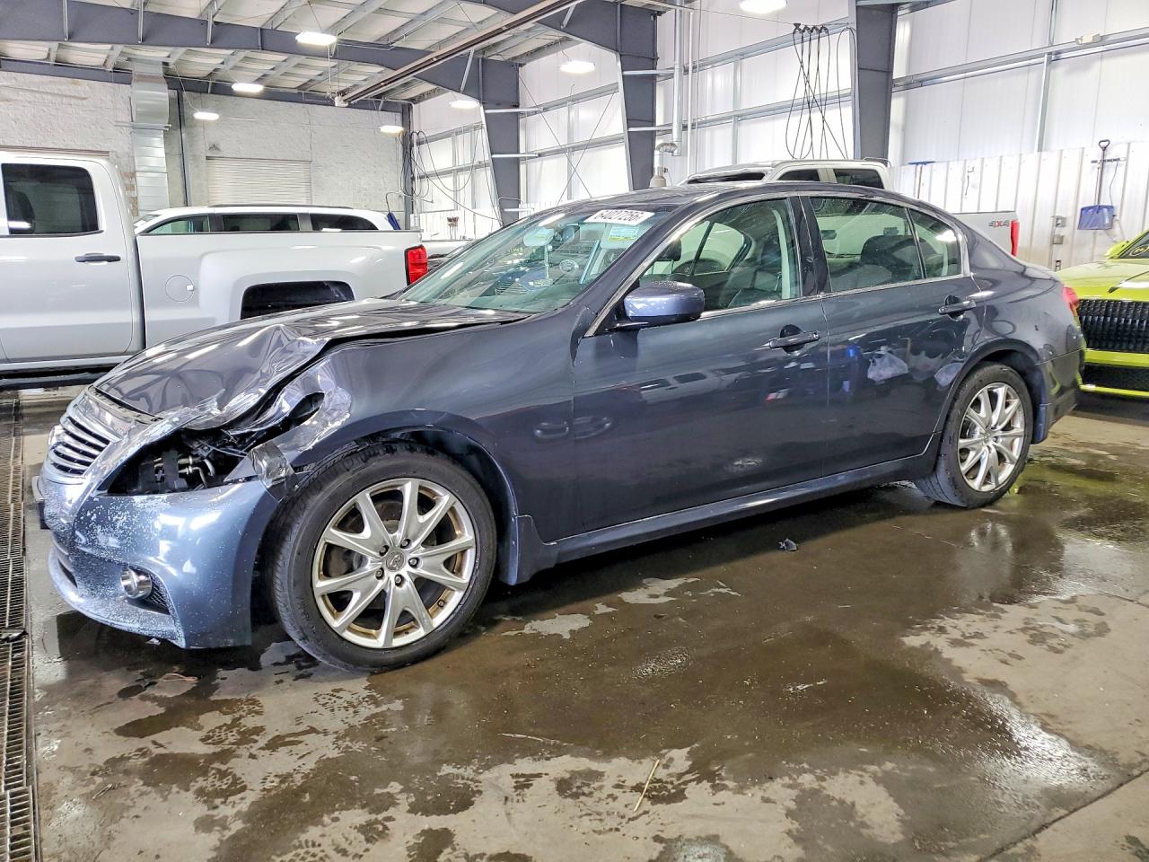 2013 INFINITI G37