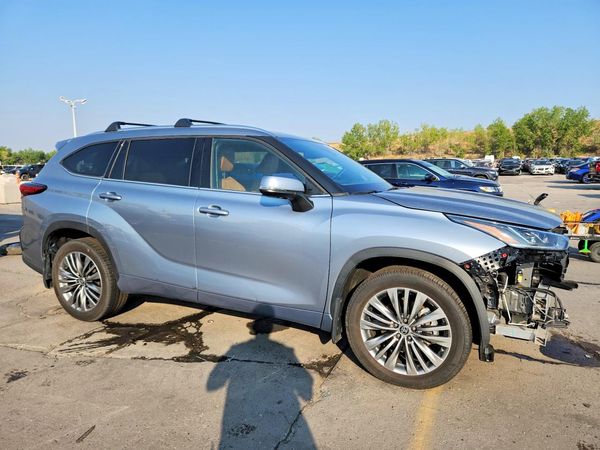 2021 TOYOTA HIGHLANDER Platinum