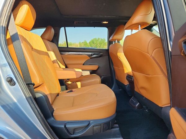 2021 TOYOTA HIGHLANDER Platinum