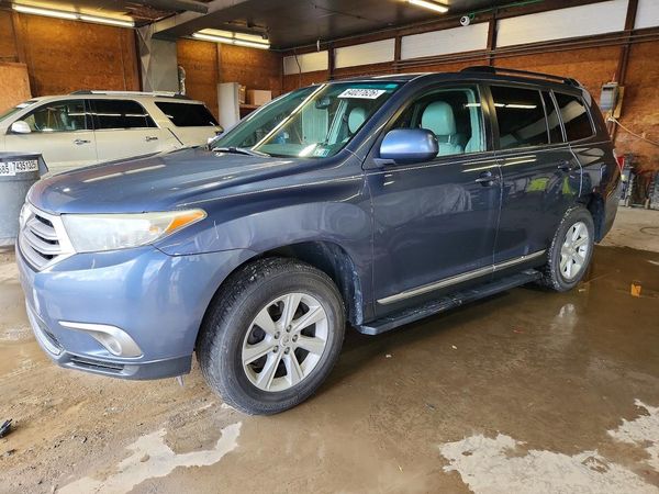 2013 TOYOTA HIGHLANDER — DSFA — Front 3/4