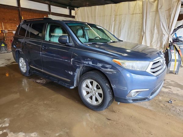 2013 TOYOTA HIGHLANDER Base/Hybrid — Passenger 3/4