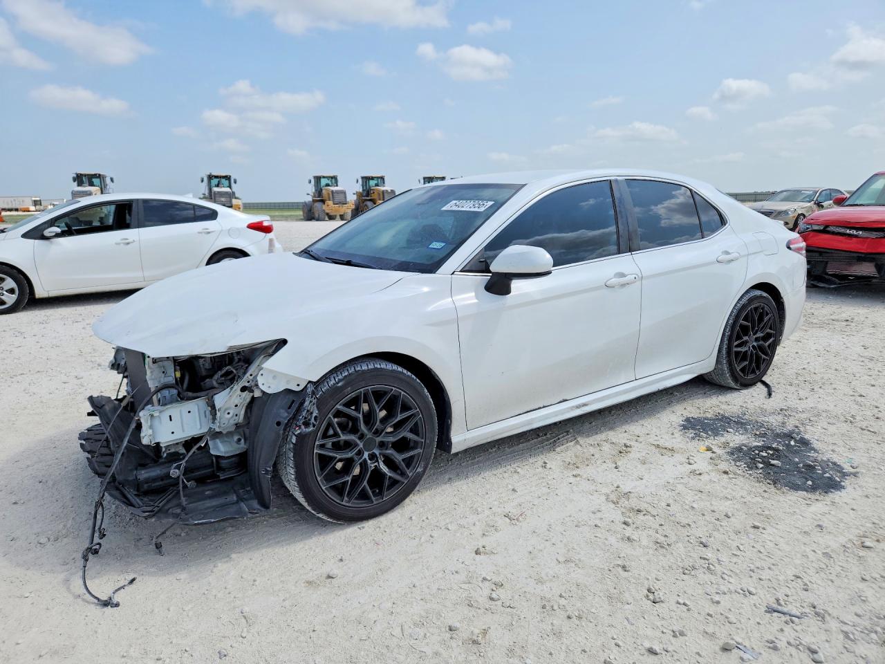 2020 TOYOTA CAMRY SE — Front 3/4