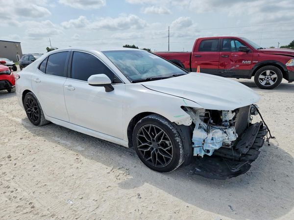 2020 TOYOTA CAMRY SE — Passenger 3/4