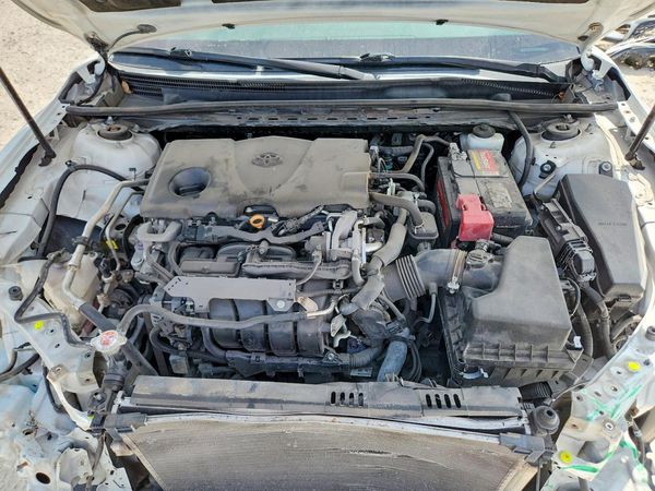 2020 TOYOTA CAMRY SE — Engine bay