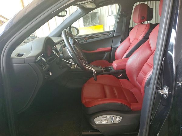 2017 PORSCHE MACAN