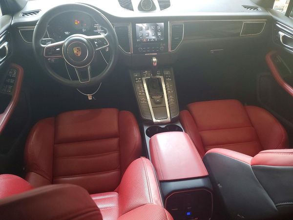 2017 PORSCHE MACAN