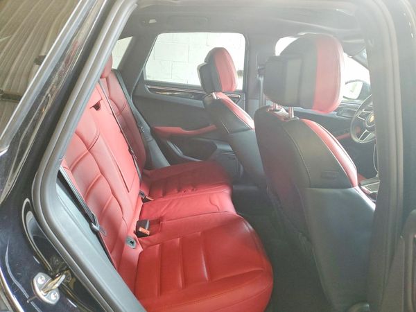 2017 PORSCHE MACAN