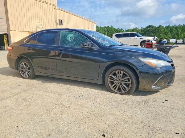 2017 TOYOTA CAMRY LE/SE/XLE/XSE — Passenger 3/4