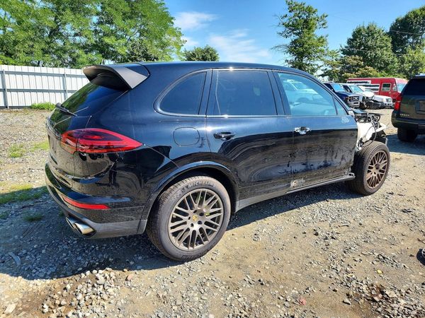 2017 PORSCHE CAYENNE