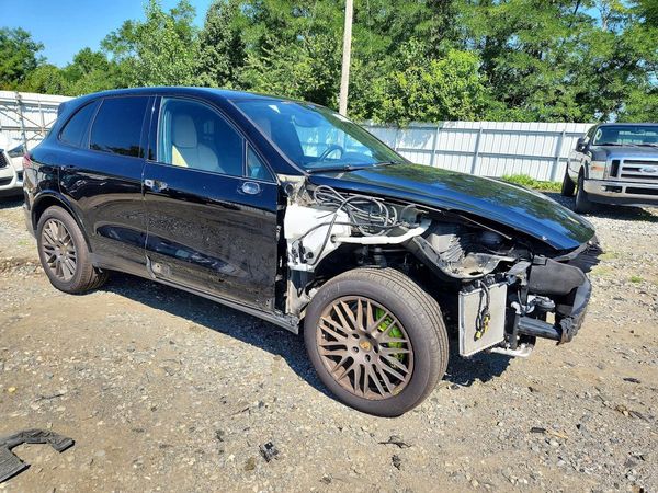 2017 PORSCHE CAYENNE