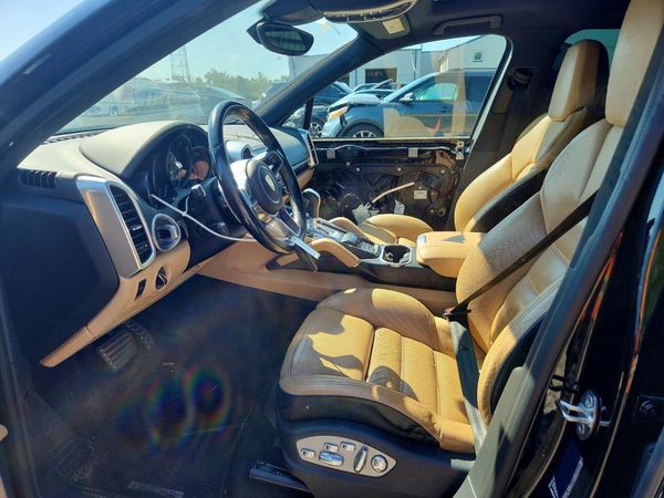 2017 PORSCHE CAYENNE