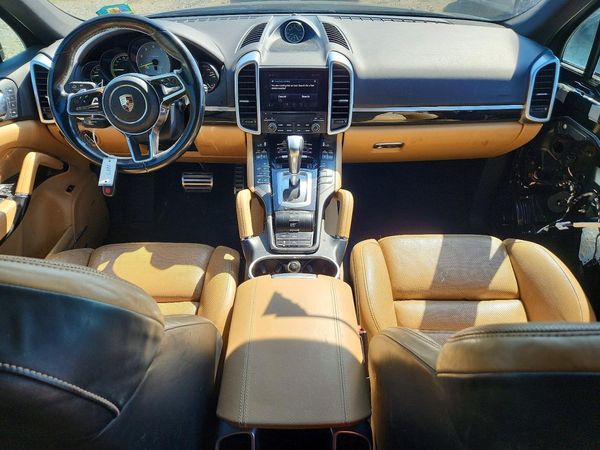 2017 PORSCHE CAYENNE
