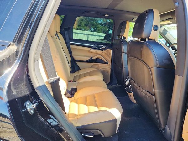 2017 PORSCHE CAYENNE
