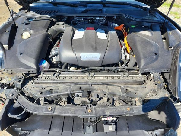 2017 PORSCHE CAYENNE