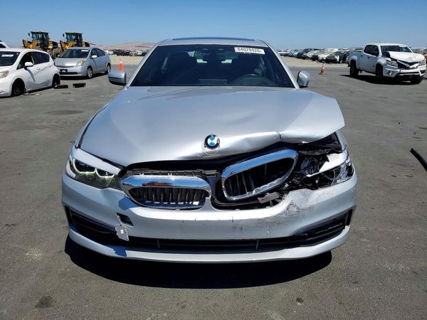 2020 BMW 530