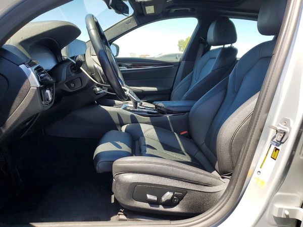 2020 BMW 530