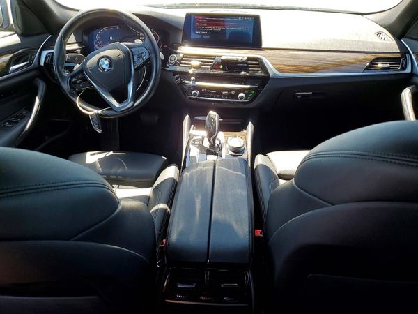 2020 BMW 530