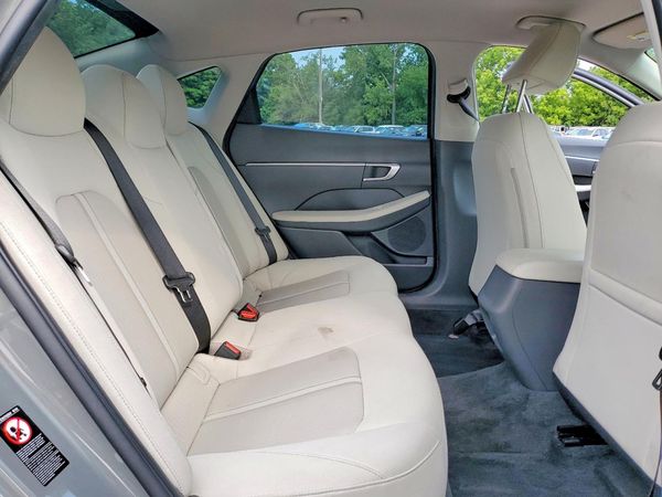 2023 HYUNDAI SONATA SE