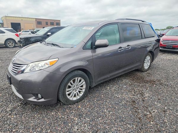 2017 TOYOTA SIENNA