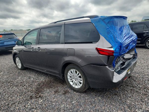 2017 TOYOTA SIENNA