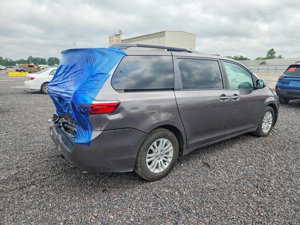 2017 TOYOTA SIENNA